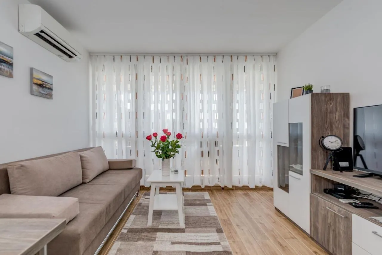 Lct Uptown Apartment Split