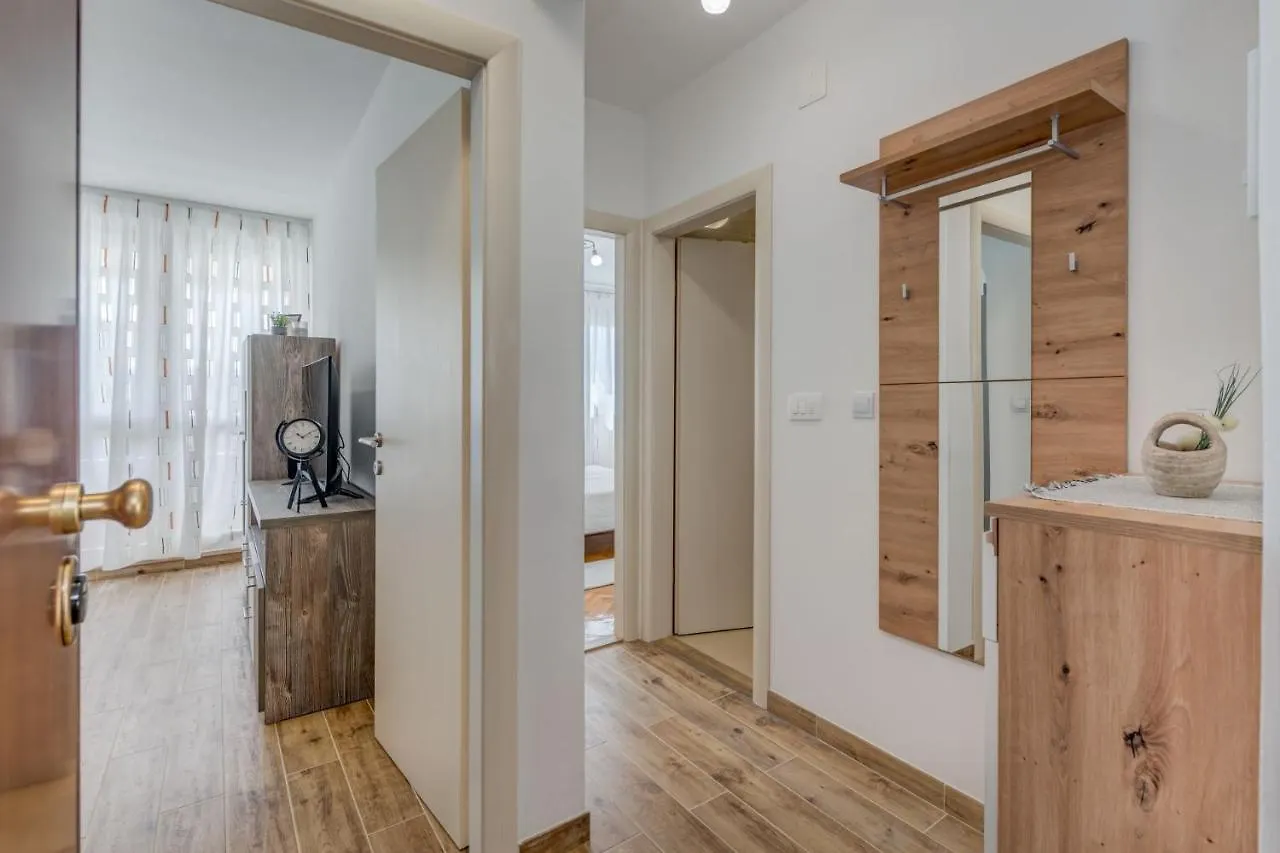 Lct Uptown Apartment Split