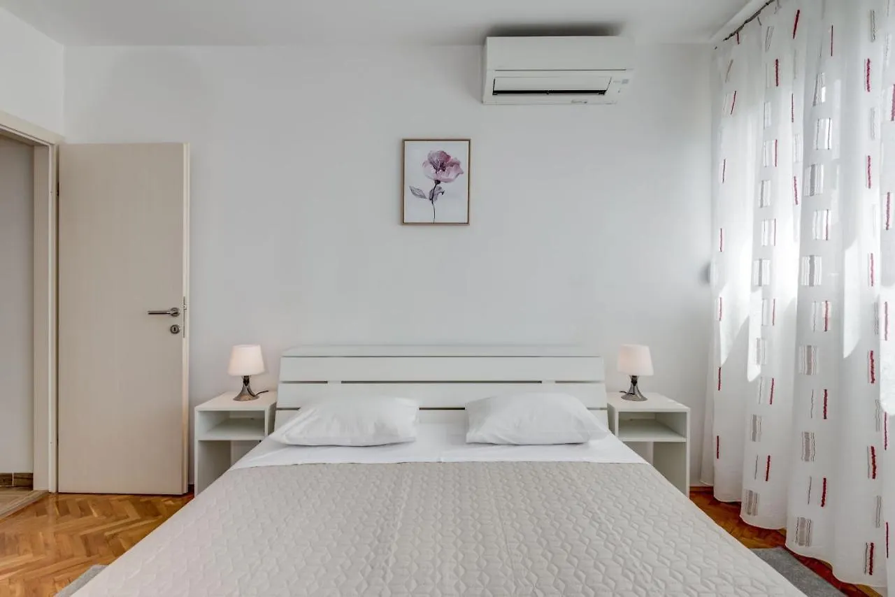 Lct Uptown Apartment Split