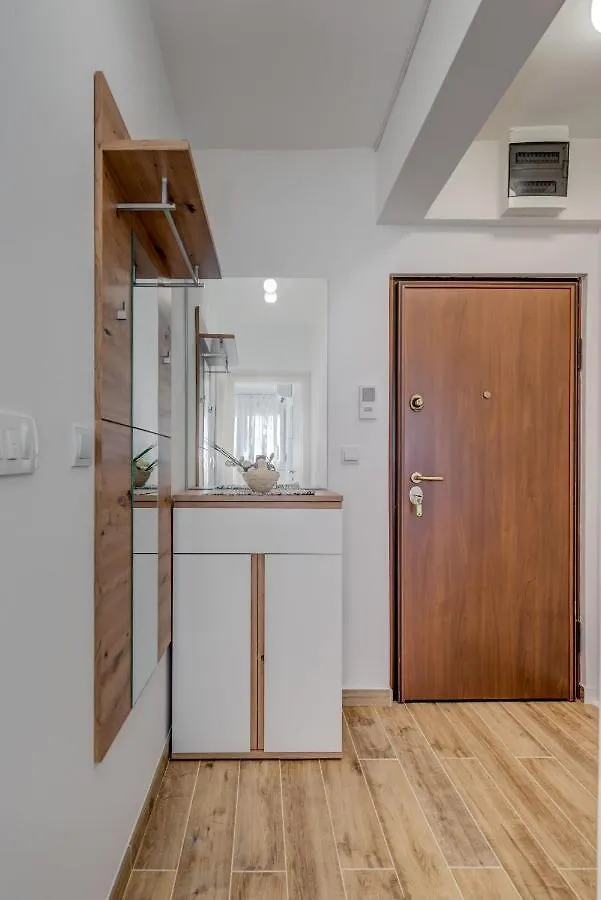 Lct Uptown Apartment Split