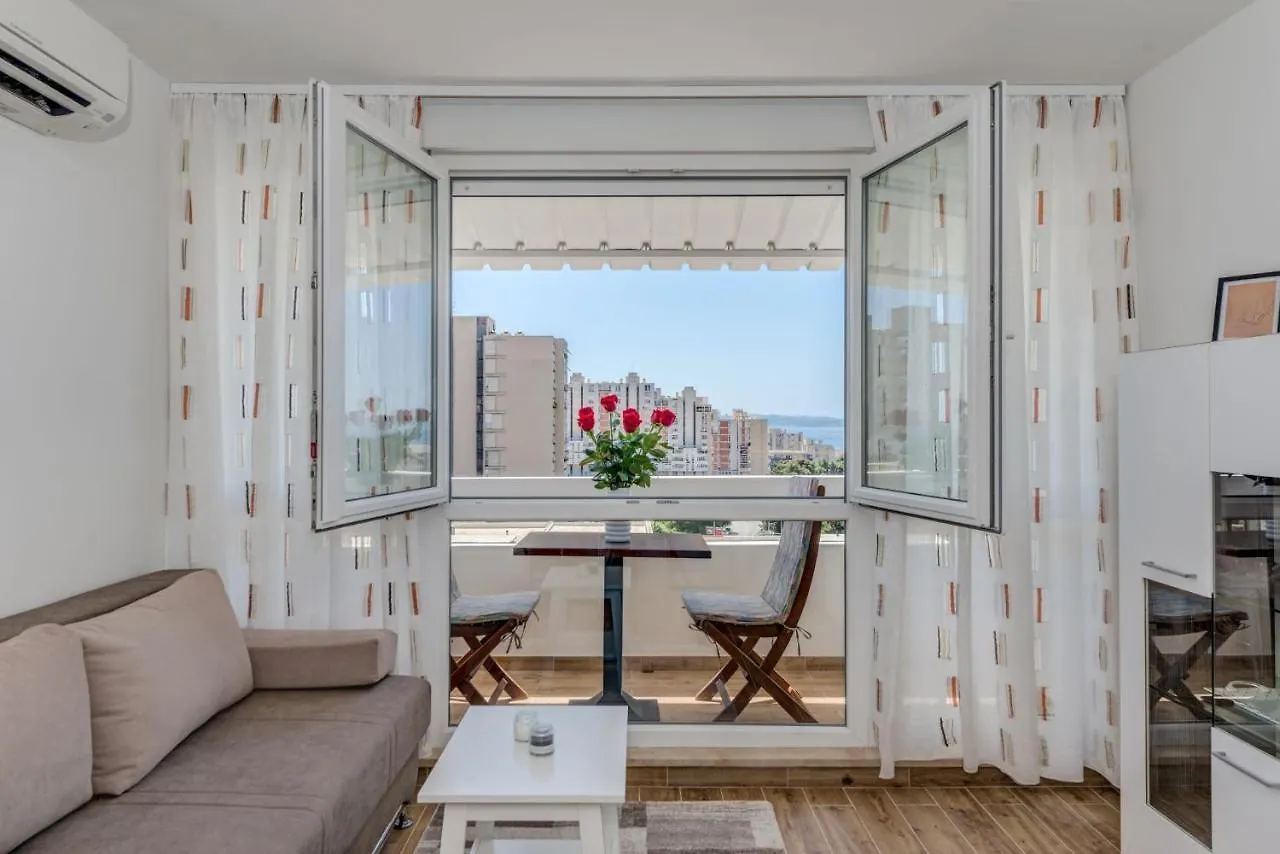 Lct Uptown Apartment Split